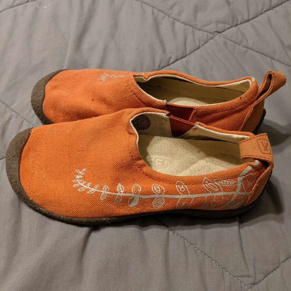 Keens hiking shoes